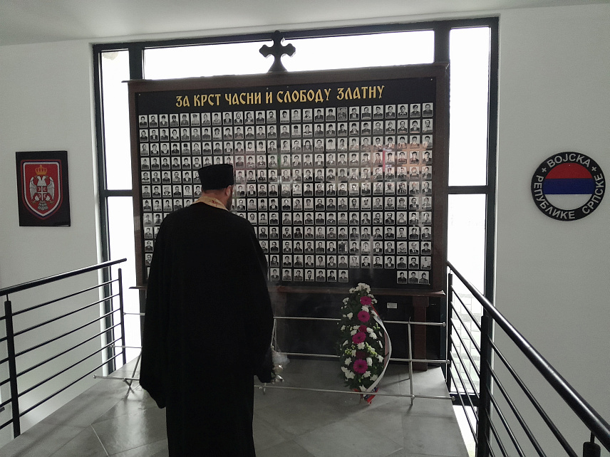 РИБНИК, 14. ФЕБРУАРА /СРНА/ - У Рибнику је данас обиљежен Дан бораца Републике Српске и тим поводом је у спомен-соби служен помен за 313 погинулих и несталих борца Војске Републике Српске у Одбрамбено-отаџбинском рату са подручја ове општине.