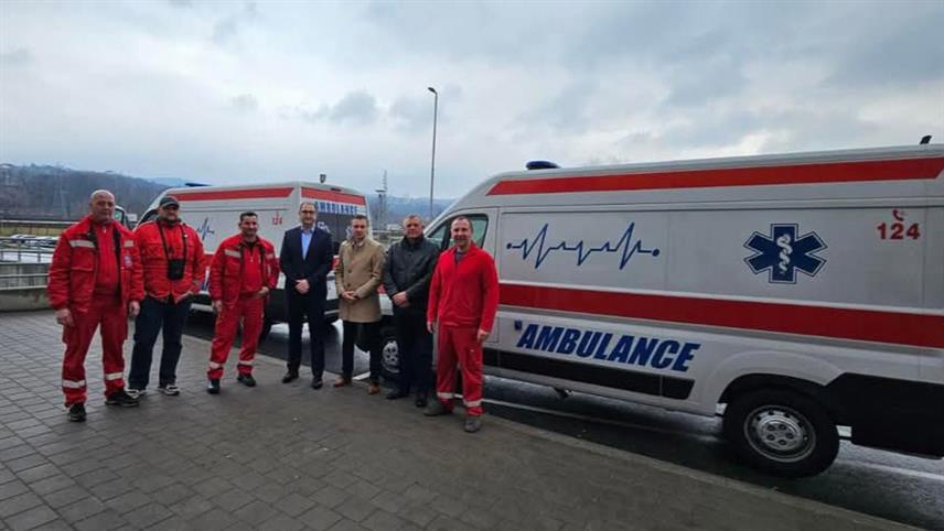 ДОБОЈ, 14. ФЕБРУАРА /СРНА/ - Дом здравља у Добоју преузео је данас два санитетска возила која им је за потребе Службе хитне помоћи уступила на кориштење добојска Болница, изјавио је Срни директор Дома здравља Владимир Марковић.