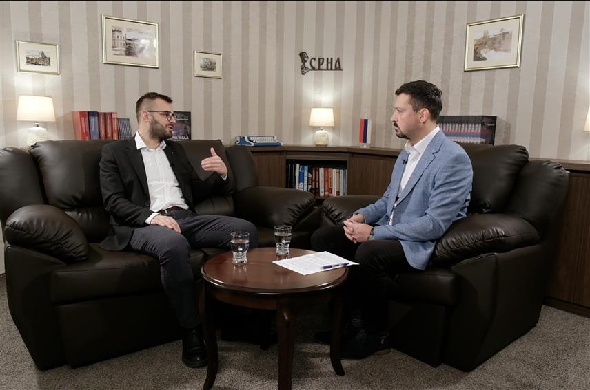 БАЊАЛУКА, 14. ФЕБРУАРА /СРНА/ - Виши асистент на Катедри за историју Филозофског факултета Универзитета у Бањалуци Дејан Дошлић гост је у новој епизоди подкаста Срне, која ће бити доступна корисницима нашег сервиса, на "Јутјуб" каналу и друштвеним мрежама сутра од 10.00 часова.