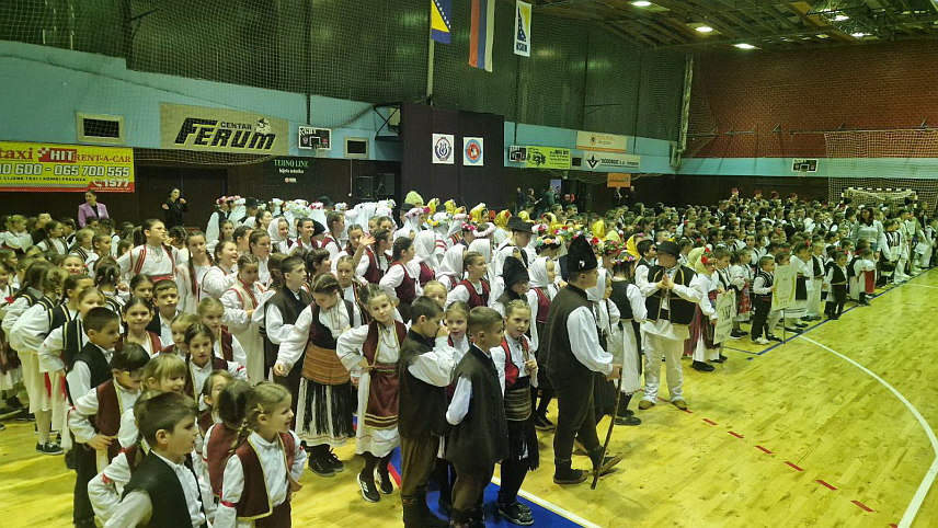 ПРИЈЕДОР, 14. ФЕБРУАРА /СРНА/ - У Приједору је вечерас одржан Међународни фестивал фолклора "Разиграна младост" који је окупио око 800 младих фолклораша из Републике Српске, Србије и Хрватске.