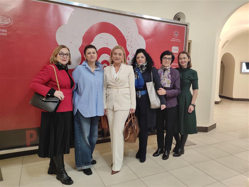 БАЊАЛУКА, 14. ФЕБРУАРА /СРНА/ - Извођење представе "Госпођица" у продукцији Народног позоришта Републике Српске до краја позоришне сезоне посвећено је ученицима бањалучке Основне школе /ОШ/ "Иво Андрић", с циљем обогаћивања библиотечког фонда школе.