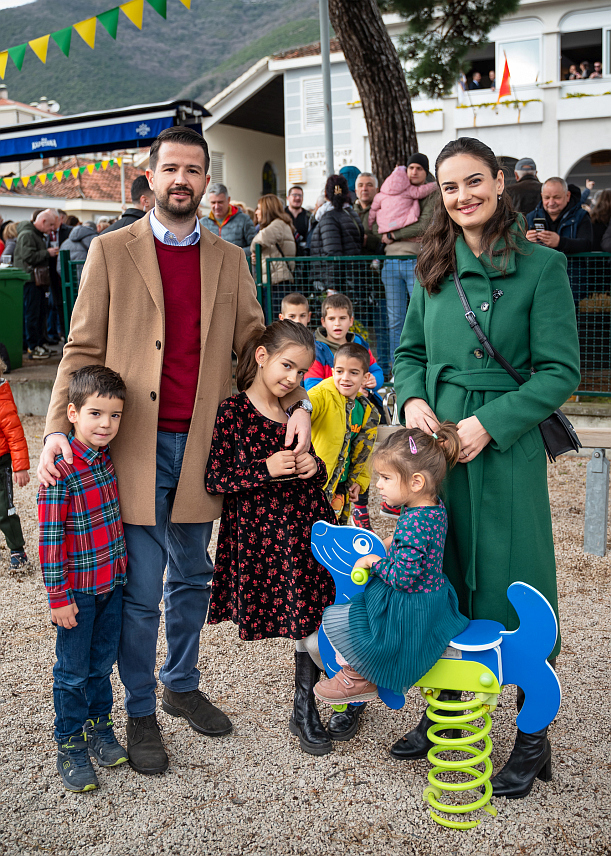 ПОДГОРИЦА, 15. ФЕБРУАРА /СРНА/ - У Херцег Новом данас је отворен 56. "Празник мимозе", један од најпрепознатљивијих и најдуговјечнијих фестивала у Црној Гори.