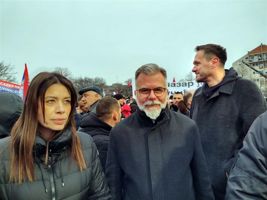 СРЕМСКА МИТРОВИЦА, 15. ФЕБРУАРА /СРНА/ - Министар за информисање и телекомуникације Србије Дејан Ристић изјавио је Срни да је Сретење за српски народ Дан државности и уставности и поручио да Срби треба да буду сложни и остану одани истинским вриједностима које су и у претходним вијековима красиле овај народ.	

