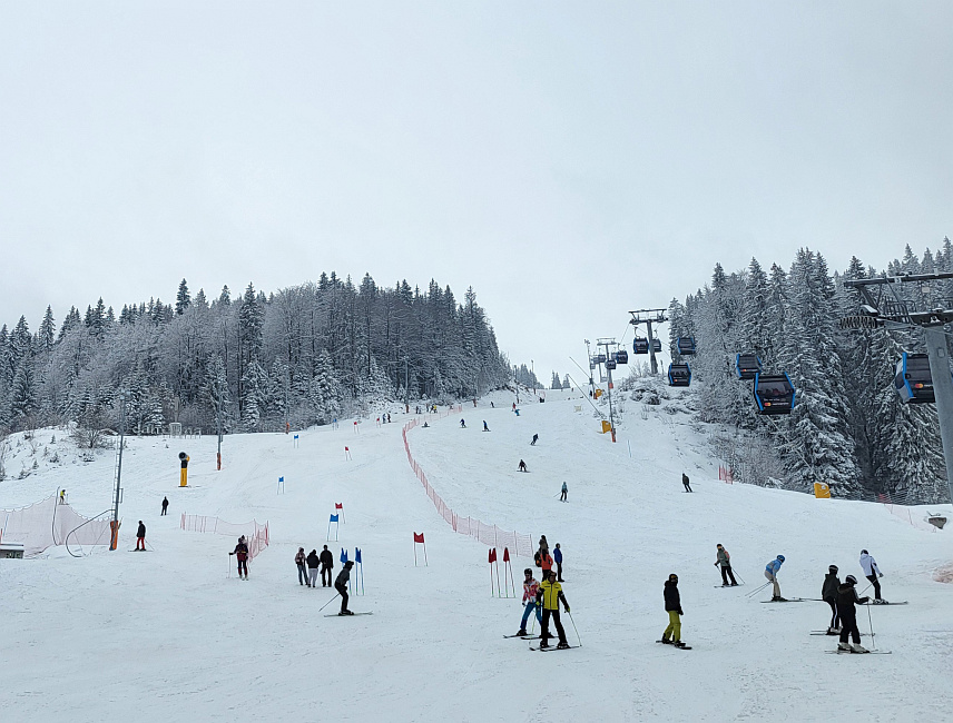 ЈАХОРИНА, 16. ФЕБРУАРА /СРНА/ - На Јахорини је овог викенда одржана хуманитарна ски-трка "Вучко из блока", а прикупљена средства биће усмјерена за помоћ породицама са четворо и више дјеце на Косову и Метохији.