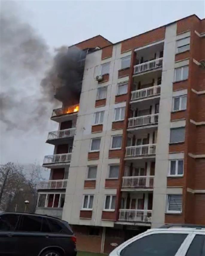 МИЛИЋИ, 16. ФЕБРУАРА /СРНА/ - На тераси стана на четвртом спрату у стамбеној згради у Милићима избио је пожар који су станари успјели да угасе.