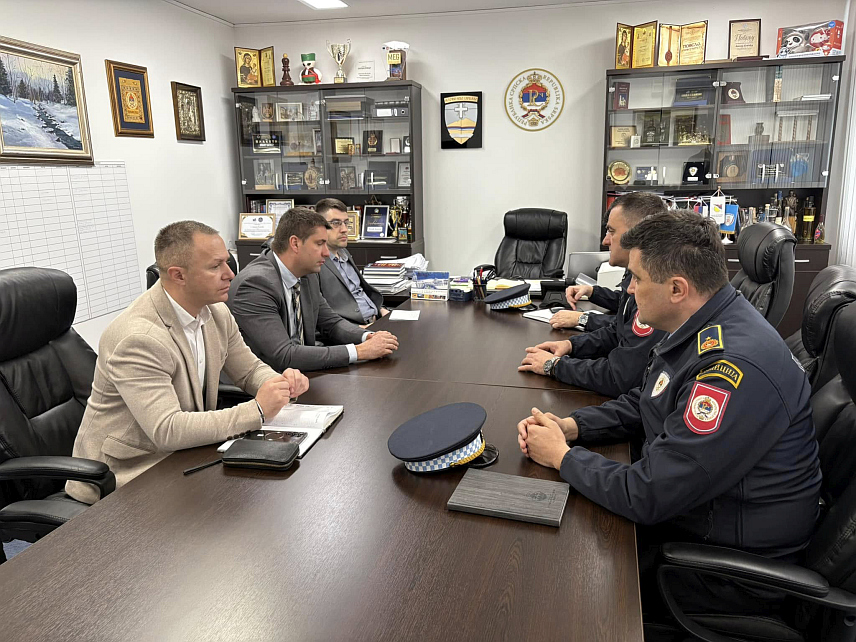 ИСТОЧНО САРАЈЕВО, 17. ФЕБРУАРА /СРНА/ - Начелник општине Источно Ново Сарајево Јован Катић разговарао је данас са начелником Полицијске управе Источно Сарајево Бранимиром Шеховцем о стању безбједности и резултатима рада у прошлој години на подручју ове локалне заједнице.