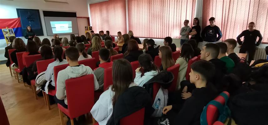 ДОБОЈ, 17. ФЕБРУАРА /СРНА/ - Савјет ученика добојске Гимназије "Јован Дучић" Добој организовао је данас предавање о значају Првог српског устанка и Сретењског устава за национални идентитет српског народа.