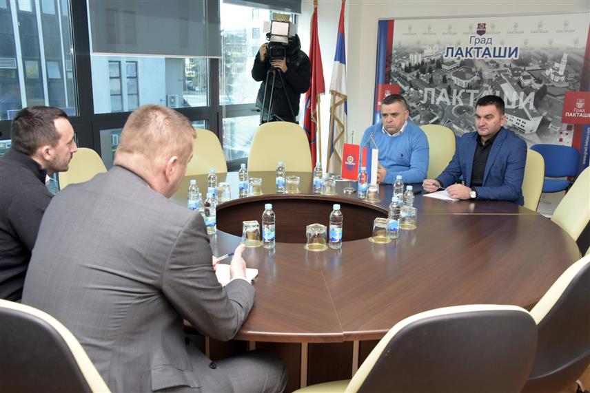 БАЊАЛУКА, 18. ФЕБРУАРА /СРНА/ - Састанак градоначелника Лакташа Мирослава Бојића и директора Фонда за заштиту животне средине и енергетску ефикасност Републике Српске Срђана Тодоровића.