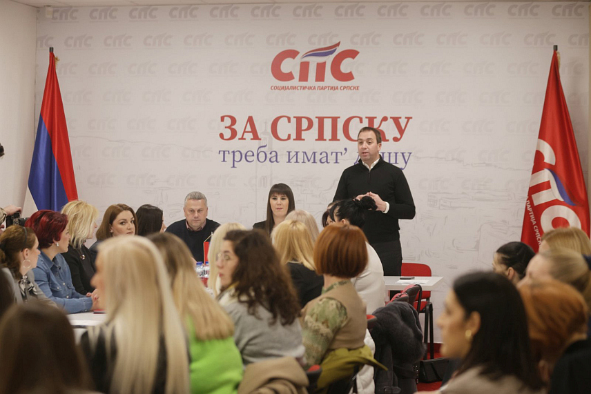 БАЊАЛУКА, 18. ФЕБРУАРА /СРНА/ - У Бањалуци је данас одржан састанак Форума жена СПС-а, којем су присуствовали предсједник странке Горан Селак и предсједник бањалучког одбора СПС-а Саша Глигорић, а разговарано је о актуелној политичкој ситуацији, те организацији радионице "Превенција синдрома сагоријевања – како да нас не уништи стрес" и о другим важним активностима.	