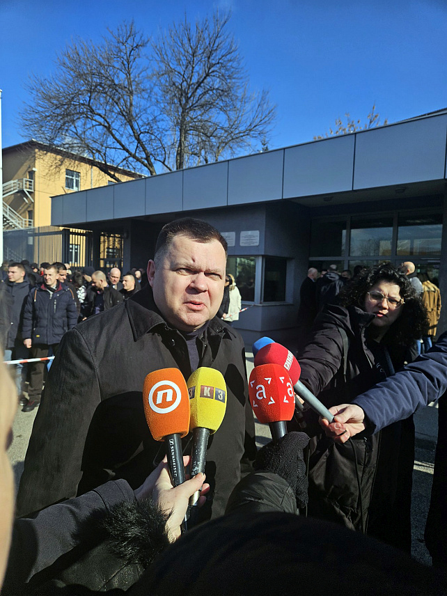 САРАЈЕВО, 19. ФЕБРУАРА /СРНА/ - Министар за научнотехнолошки развој и високо образовање Српске Жељко Будимир поручио је данас да процес пред Судом БиХ против предсједника Републике Српске Милорада Додика представља напад на институције Српске и покушај деконституисања српског народа у БиХ, али да се то неће десити.