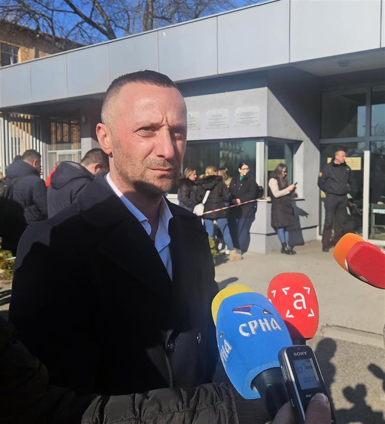 САРАЈЕВО, 19. ФЕБРУАРА /СРНА/ - Суд БиХ руши Дејтонско уставно уређење, које подразумијева и рушење Устава БиХ, Републике Српске и Федерације БиХ, а у коначници значи да утиче на распад БиХ, оцијенио је посланик СНСД-а у Представничком дому парламента БиХ Милорад Којић.