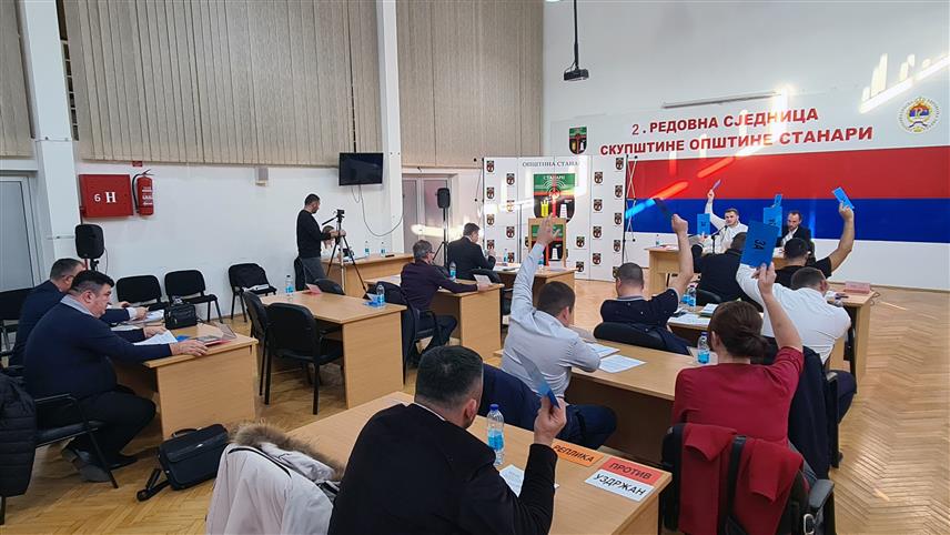 СТАНАРИ, 19. ФЕБРУАРА /СРНА / - Скупштина општине Станари усвојила је данас Нацрт буџета од око 14 милиона КМ, што је од значаја за стабилизацију ове локалне заједнице која је од 1. јануара прошле године на привременом финансирању.