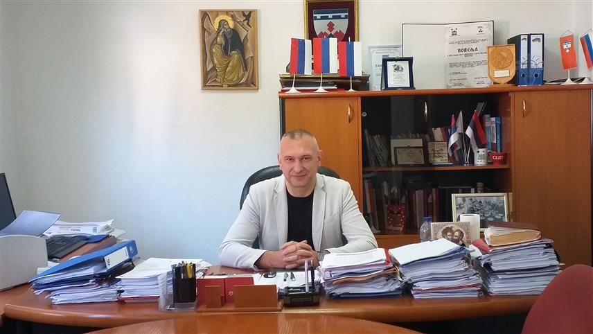 МИЛИЋИ, 19. ФЕБРУАРА /СРНА/ - Начелник општине Милићи Марко Савић изјавио је Срни да се грдно варају они који мисле да суђењем предсједнику Републике Српске Милораду Додику и вршиоцу дужности директора "Службеног гласника" Милошу Лукићу могу да рјешавају одређене процесе у БиХ.