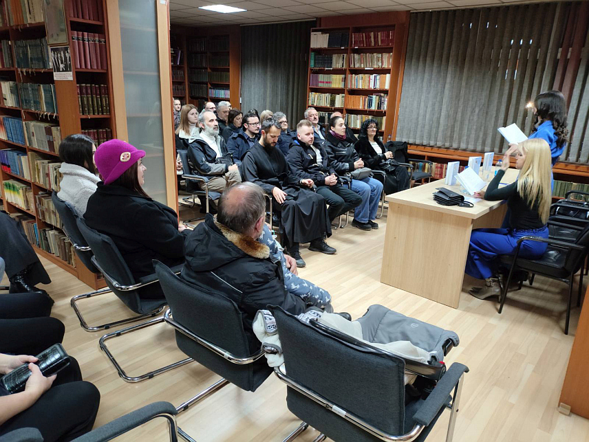 БРАТУНАЦ, 19. ФЕБРУАРА /СРНА/ - Збирка пјесама "Вјежбе дисања" аутора Теодоре Ковач из Херцег Новог представљена је вечерас у Народној библиотеци Братунац, а велики број љубитеља поезије дошао је да чује њене пјесме.	