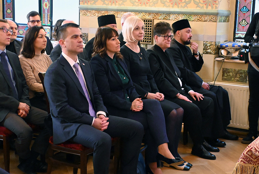 БУДИМПЕШТА, 1. ФЕБРУАРА /СРНА/ - Будимпешта је кроз историју била важно уточиште за српски народ, мјесто гдје су Срби налазили подршку и гдје су очувани српски духовни, просвјетни и национални коријени, изјавио је министар без портфеља у Влади Србије задужен за односе са дијаспором Ђорђе Милићевић који је данас у главном граду Мађарске присуствовао Светосавској академији.