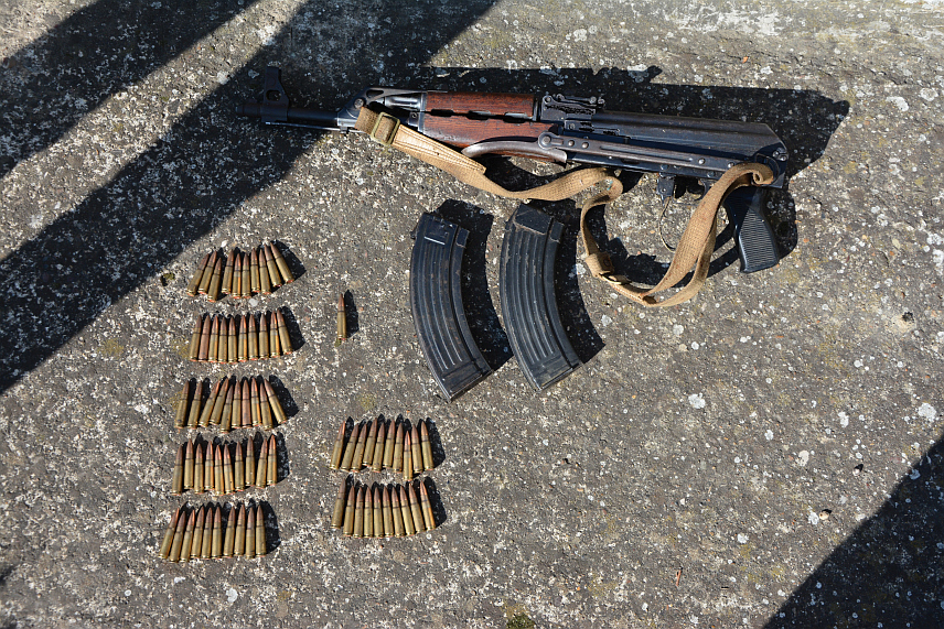 ПРИЈЕДОР, 20. ФЕБРУАРА /СРНА/ - Полиција је одузела од лица из Приједора чији су иницијали С.П. аутоматску пушку и 71 метак.