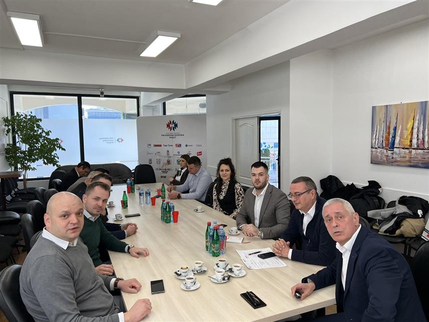 БИЈЕЉИНА, 20. ФЕБРУАРА /СРНА/ - Делегација Градске управе Бијељина боравила је у посјети Пироту и Димитровграду, гдје су јој представљени услови и принципи рада слободних зона.