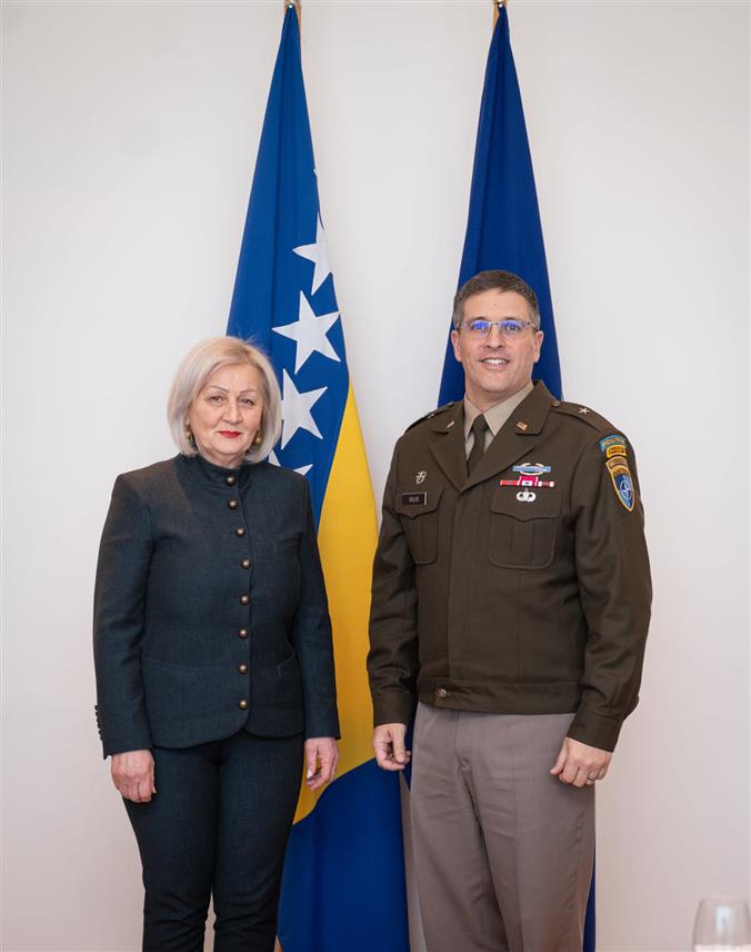 САРАЈЕВО, 20. ФЕБРУАРА /СРНА/ - Предсједавајућа Савјета министара Борјана Кришто и командант НАТО штаба у Сарајеву Метју Валас на састанку у Сарајеву.