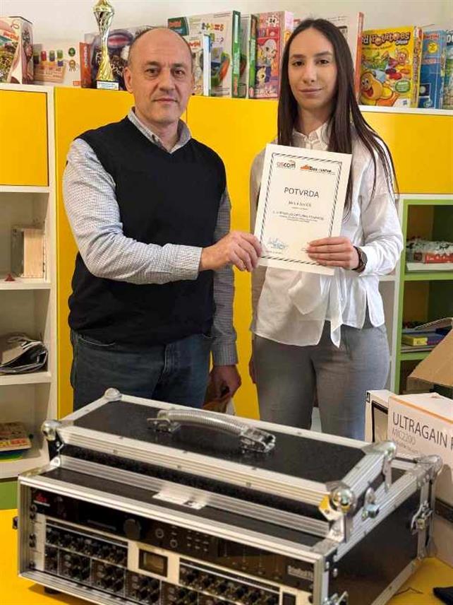 ЗВОРНИК, 20. ФЕБРУАРА /СРНА/ - Зворничком Центру за дневно збрињавање дјеце са потешкоћама у развоју достављена је логопедска опрема у вриједности од 12.000 КМ.