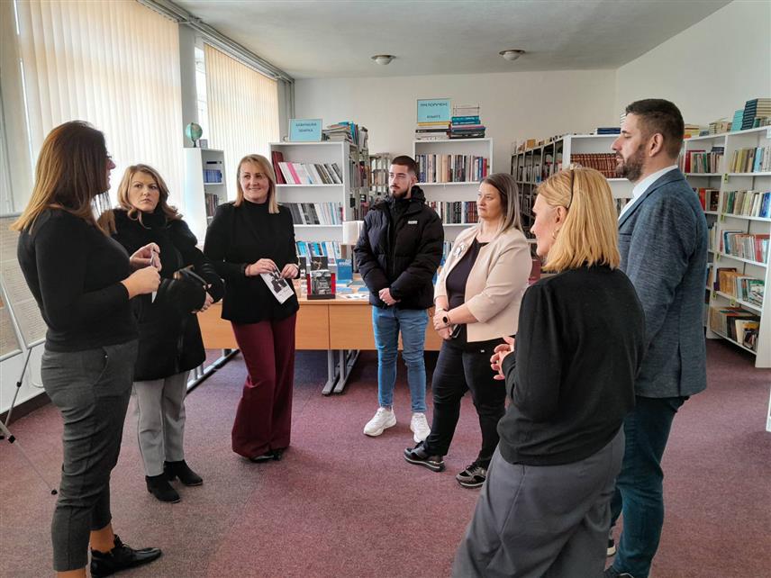 РИБНИК, 20. ФЕБРУАРА /СРНА/ - У Рибнику је данас отворена изложба фототипских издања оригиналних страница рукописа романа "На Дрини ћуприја", за који је књижевник Иво Андрић добио Нобелову награду, а чији је аутор Маја Дејановић.