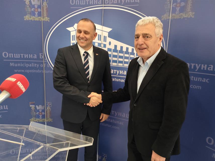 БРАТУНАЦ, 20. ФЕБРУАРА /СРНА/ - Трећа етапа традиционалне Међународне бициклистичке трке "Београд-Бањалука" кренуће ове године из Братунца 25. априла, договорено је на састанку начелника општине Лазара Продановића и директора ове трке Владимира Куваље.