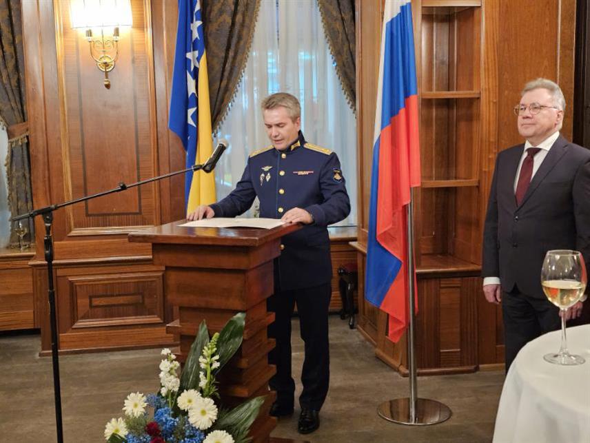 САРАЈЕВО, 20. ФЕБРУАРА /СРНА/ - Руски војни аташе Иља Скребнев у обраћању присутнима на пријему који је са амбасадором Руске Федерације Игором Калабуховом организовао поводом Дана бранилаца отаџбине, који се у Русији обиљежава 23. фебруара.