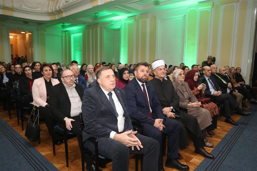 БАЊАЛУКА, 20. ФЕБРУАРА /СРНА/ - Предсједник Републике Српске Милорад Додик вечерас је у Бањалуци присуствовао свечаној академији поводом предстојећег наступања мјесеца Рамазана одржаној под покровитељством бањалучког муфтије Исмаила Смајловића. /Фото - Борислав Здриња/	