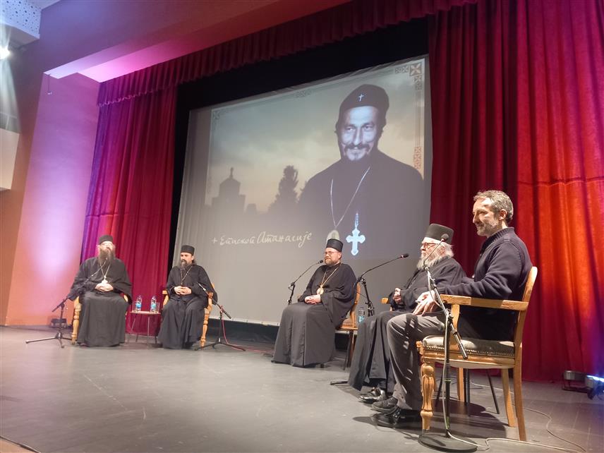 TРЕБИЊЕ, 20. ФЕБРУАРА /СРНА/ - Прва сесија "Литургија и мисија", на којој су учествовали и архимандрит Илија Раго из Француске, те протојереји-ставрофори Петар Сорока и Петар Савчак из Словачке, приређена је вечерас у Требињу у оквиру манифестације "Сјећање на владику Атанасија".	