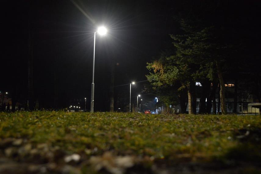 ПРИЈЕДОР, 20. ФЕБРУАРА /СРНА/ - У Приједору је реализован пројекат изградње и адаптације јавне расвјете у градским парковима који је финансирао Републички секретаријат за расељена лица и миграције, саопштено је данас из Градске управе.