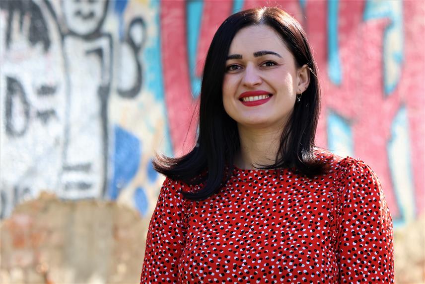 БАЊАЛУКА, 20. ФЕБРУАРА /СРНА/ - Српски народ има два архетипска родитеља – матерњи језик и отаџбину, а садашње генерације дужне су да ту нераскидиву везу јачају и да је предају наредним покољењима, изјавила је Срни предсједник Удружења лектора Републике Српске Александра Савић.