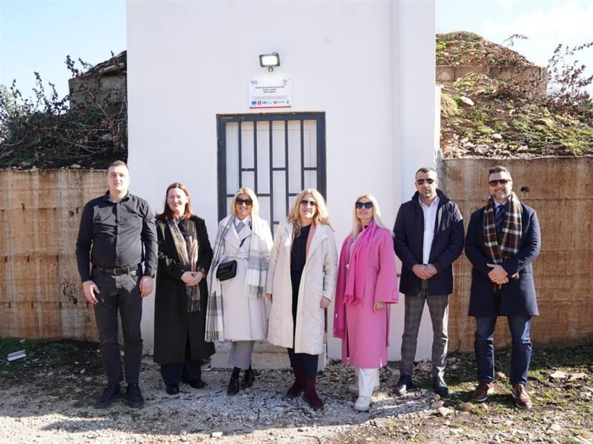 TРЕБИЊЕ, 21. ФЕБРУАРА /СРНА/ - Представници Града Требиња и МЕГ пројекта /Пројекта општинског еколошког управљања/ обишли су главни водовод Требиње-Иваница, дионица Талежа-Церовац-Равно, којим је побољшано водоснабдијевање Церовца, смањени губици воде у систему и отворена и могућност да се на цјевовод прикопча и насеље Иваница у општини Равно.