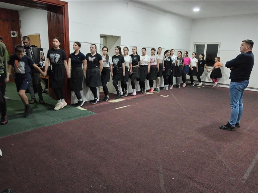 СОКОЛАЦ, 21. ФЕБРУАРА /СРНА/ - Соколачко Културно-умјетничко друштво /КУД/ "Романијска луча" планира обрадовати своје суграђане традиционалним годишњим концертом 14. марта, рекао је Срни предсједник друштва Никола Јанковић.