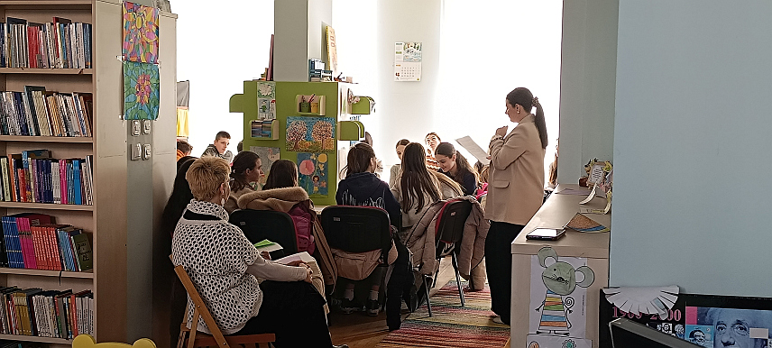 ИСТОЧНО САРАЈЕВО, 21. ФЕБРУАРА /СРНА/ - Поводом Дана матерњег језика, у Источном Сарајеву је одржана радионица за ученике виших разреда основних школа, како би схватили суштину и значај очувања матерњег језика, ћирилице, културног и националног идентититета.	

