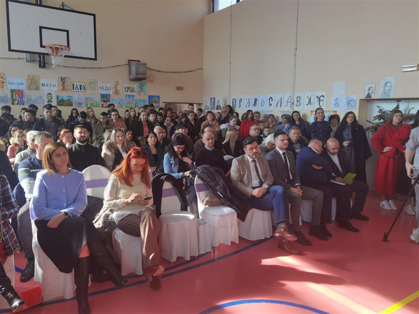 САРАЈЕВО, 21. ФЕБРУАРА /СРНА/ - Чланови Савјета националних мањина БиХ данас су у Прњавору обиљежили Међународни дан матерњег језика, те истакли потребу да се језици националних мањина изучавају у школама и срединама у којима живе мањински народи.	