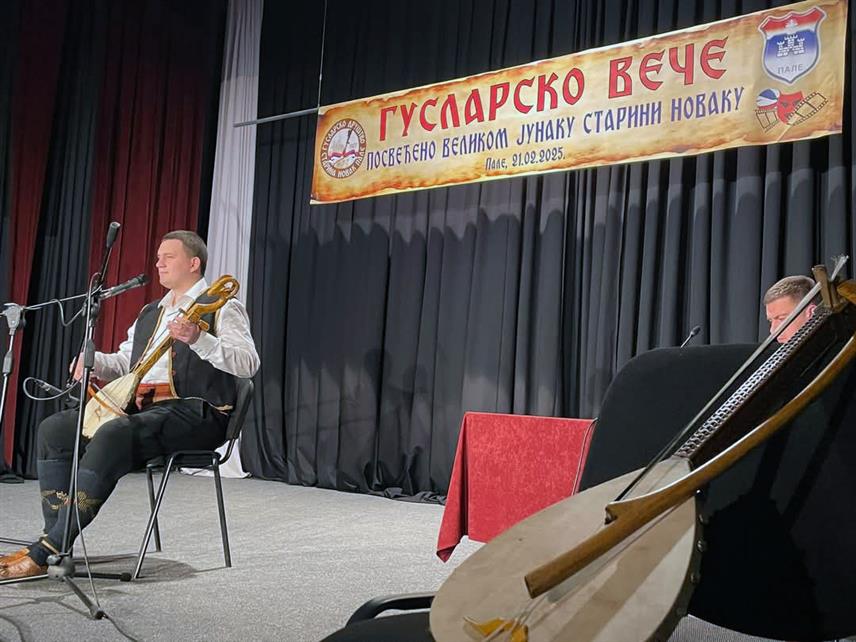 ПАЛЕ, 21. ФЕБРУАРА /СРНА/ - Гусларско вече посвећено легендарном Старини Новаку, његовом лику, дјелу и улози као једног од најпознатијих српских хајдука, одржано је вечерас на Палама.	