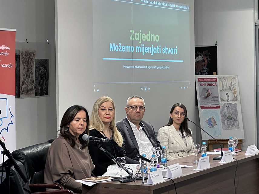 БИЈЕЉИНА, 21. ФЕБРУАРА /СРНА/ - У Бијељини је вечерас одржана панел-дискусија "Ваздух који удишемо је тихи убица". На панелу су излагали одборник Републичке странке Српске /РСС/ Данијел Перић, професор Санела Кларић, примаријуси Бранка Гаврић, Дарко Марковић, Дејана Марковић, Одјељење за заштиту животне средине града Бијељина.	