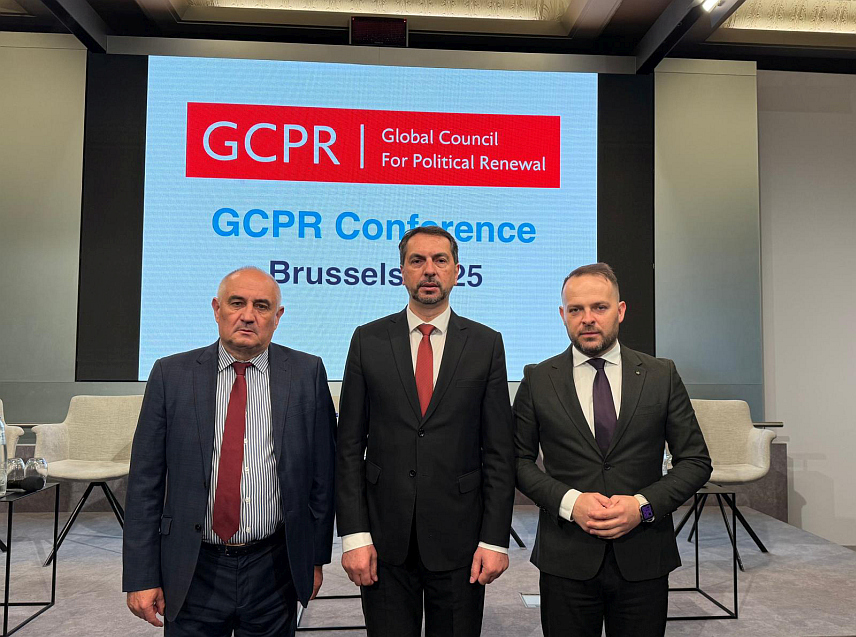 САРАЈЕВО/БРИСЕЛ, 22. ФЕБРУАРА /СРНА/ - Замјеник предсједавајућег Представничког дома Парламентарне скупштине БиХ Маринко Чавара је заједно са посланицима Предрагом Кожулом и Албином Муслићем, учествовао на 3. годишњем састанку Глобалног савјета за политичку обнову у Бриселу, међународном форуму који је окупио политичке и друштвене лидере из цијелог свијета под темом "Заједно за етику, правду и мир".