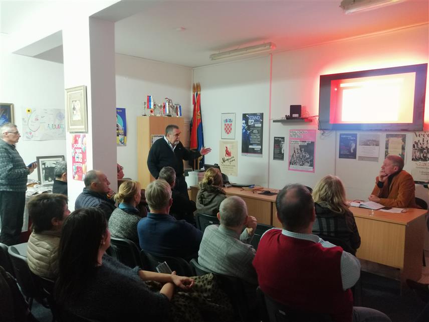 СПЛИT, 22. ФЕБРУАРА /СРНА/ - У просторијама Вијећа српске националне мањине у Сплиту одржана је јавна трибина о далматинским аутохтоним сортама винове лозе.