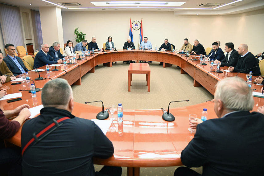 БАЊАЛУКА, 23. ФЕБРУАРА /СРНА/ - Предсједништво Уједињене Српске данас је на ванредној сједници у Бањалуци анализирало новонасталу политичку ситуација у Републици Српској и БиХ.