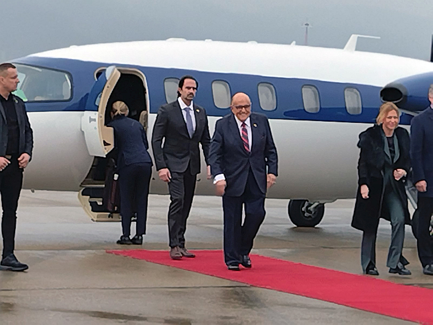 БАЊАЛУКА, 24. ФЕБРУАРА /СРНА/ - Бивши градоначелник Њујорка Рудолф Ђулијани стигао је у посјету Републици Српској на позив предсједника Републике Милорада Додика.	