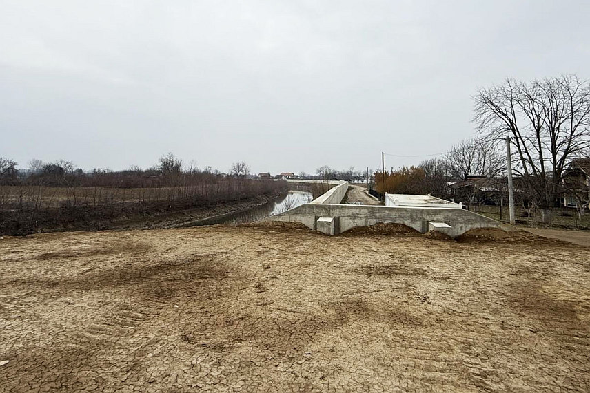 БИЈЕЉИНА, 24. ФЕБРУАРА /СРНА/ - "Воде Српске" саопштиле су да БН ТВ и Небојша Вукановић објављују лажи и обмањују јавност наводима о куповини пословног простора ове установе и незаштићености Семберије од поплава, истичући да се изградња Дринског насипа наставља упркос опструкцијама Градске управе Бијељина.	