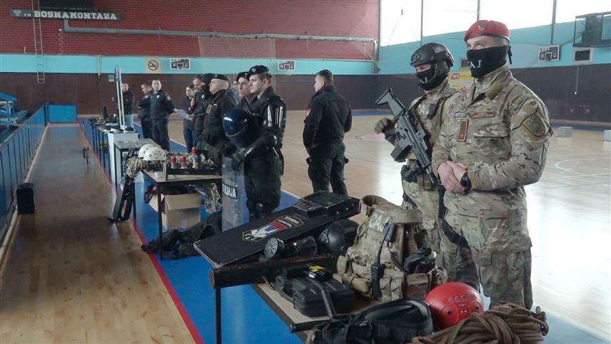 ПРИЈЕДОР, 24. ФЕБРУАРА / СРНА/ - Министарство унутрашњих послова Републике Српске организовало је у Приједору промоцију Средње школе унутрашњих послова, која ове године планира упис 150 ученика.