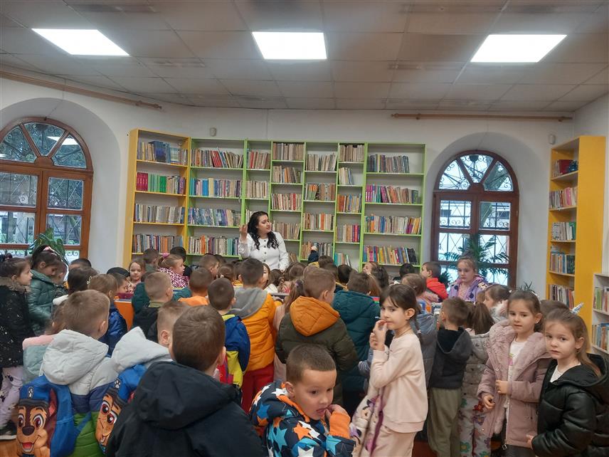 ТРЕБИЊЕ, 26. ФЕБРУАРА /СРНА/ - Дружењем са дјецом из требињских вртића у Народној библиотеци у Требињу данас је обиљежен Међународни дан читања бајки.	