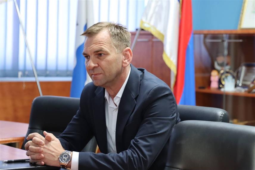 УГЉЕВИК, 26. ФЕБРУАРА /СРНА/ - Начелник општине Угљевик Драган Гајић.