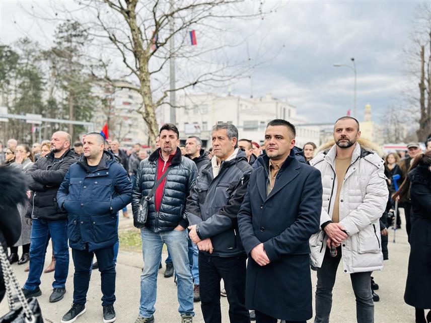 КОЗАРСКА ДУБИЦА, 26. ФЕБРУАРА /СРНА/ - Начелник општине Козарска Дубица Игор Савковић на данашњем митингу подршке предсједнику и институцијама Републике испред Народне скупштине Републике Српске у Бањалуци.