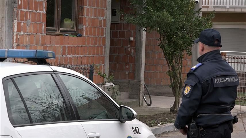 БРЧКО, 26. ФЕБРУАРА /СРНА/ - У брчанском насељу Ивици у једној кући пронађено је 31 дијете а према информацијама из локалне полиције, до сада је ухапшено укупно пет лица која се доводе у везу са кривичним дјелима трговине људима, трговине дјецом и запуштање или злостављање дјетета.