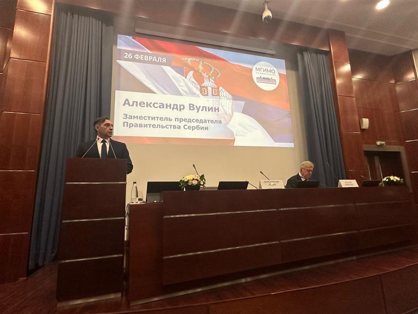 БЕОГРАД, 26. ФЕБРУАРА /СРНА/ - Потпредсједник Владе Србије Александар Вулин је разговарао са ректором Анатолијем Торкуновим који је упутио поздраве у своје име и у име свих професора и студената почасном доктору МГИМО предсједнику Србије Александру Вучићу.