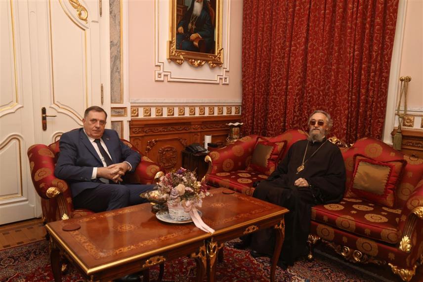 БАЊАЛУКА, 26. ФЕБРУАРА /СРНА/ - Предсједник Републике Српске Милорад Додик и Његово високопреосвештенство митрополит бањалучки Јефрем сагласили су се данас да мир нема цијену, али да је истина најјача.