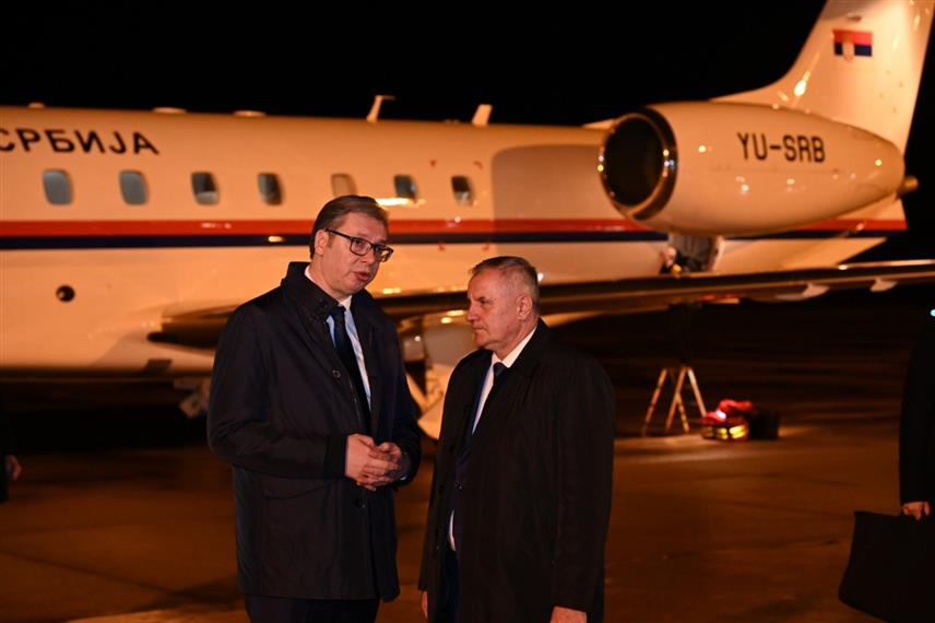 БАЊАЛУКА, 26. ФЕБРУАРА /СРНА/ - Предсједник Србије Александар Вучић стигао је вечерас у Бањалуку, на Међународном аеродрому дочекао га је предсједник Владе Републике Српске Радован Вишковић и генерални конзул Србије у Бањалуци Милош Вујић.