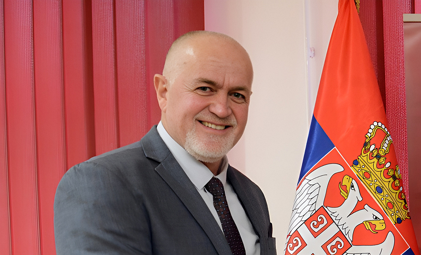 СОКОЛАЦ, 27. ФЕБРУАРА /СРНА/ - Генерал Војске Републике Српске у пензији Винко Пандуревић рекао је за Срну да судбина Републике Српске није у рукама "високог представника" нити неуставних институција БиХ, него је у рукама српског народа и његових политичких лидера.